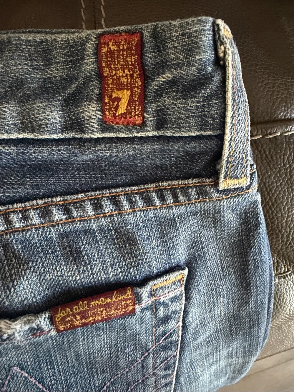 7 For All Mankind Woman’s Dark Blue Denim flared Jeans - Picture 5 of 9